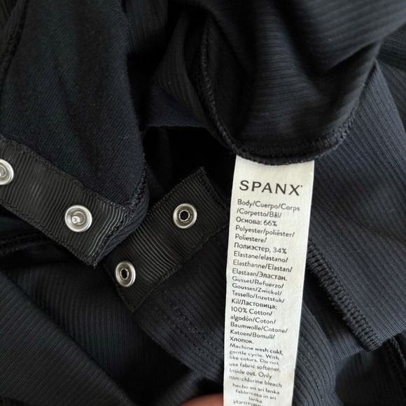 Spanx Suit Yourself Ribbed Crew Neck Short Sleeve Bodysuit in black - Picture 4 of 4